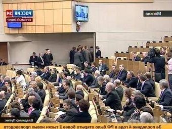 Депутаты покидают зал Госдумы. Кадр телеканала "Россия 24"