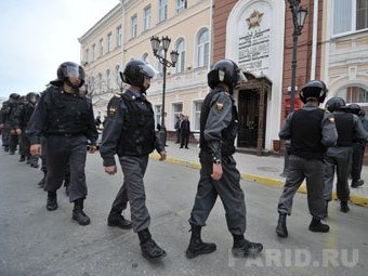 Полиция у здания городской администрации Астрахани. Фото РИА Новости, Алексей Куденко